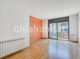 Flat, 104 m², near bus and train, almost new, Llevant