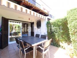 Houses (terraced house), 96 m², near bus and train