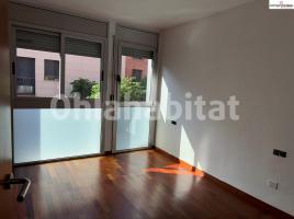 Piso, 112 m², cerca de bus y tren, seminuevo