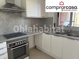 Piso, 112 m², cerca de bus y tren, seminuevo