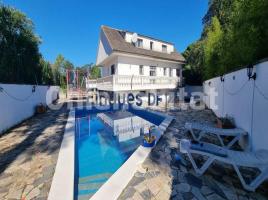 Houses (villa / tower), 342 m², almost new