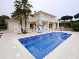 Houses (villa / tower), 349 m², almost new, Calle Pitxot