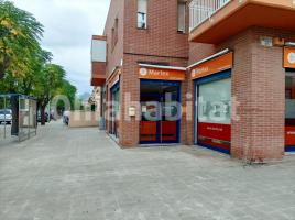 Local comercial, 69 m², cerca de bus y tren, Avenida Francesc Riera, 11