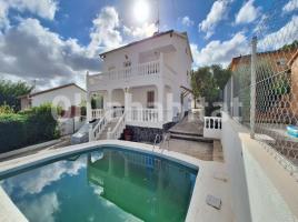 Houses (villa / tower), 220 m², Calle del Bosc