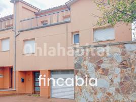 Houses (terraced house), 237 m², almost new