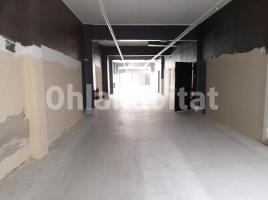 Alquiler local comercial, 224 m², cerca de bus y tren