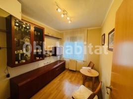 Piso, 65 m², cerca de bus y tren, Calle de Perafita