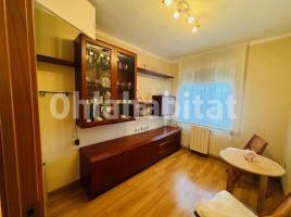 Piso, 65 m², cerca de bus y tren, Calle de Perafita