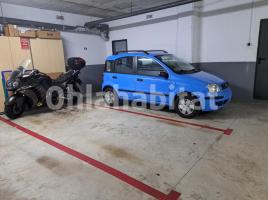 Parking, 12 m², Calle Josep Vicenç Foix, 35