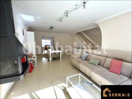 Houses (terraced house), 257 m², near bus and train