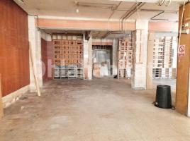 Local comercial, 174 m², cerca de bus y tren