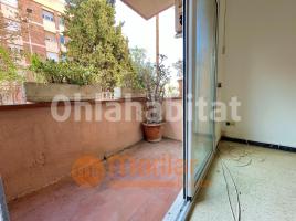 Pis, 90 m², prop de bus i tren, Calle de Monturiol