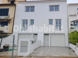 Casa (unifamiliar adosada), 122 m², seminuevo, Calle Port Empúries, 64