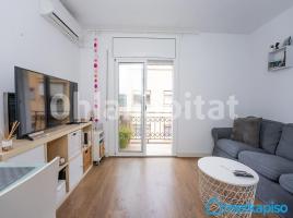 Àtic, 60 m², prop de bus i tren