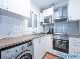 Àtic, 60 m², prop de bus i tren