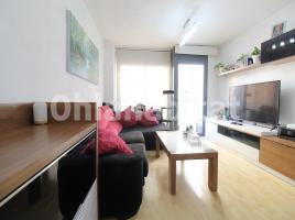 Flat, 58 m², near bus and train, almost new