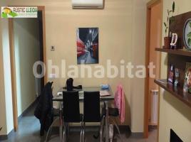 Piso, 75 m², cerca de bus y tren, seminuevo