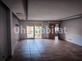 Piso, 65 m², cerca de bus y tren