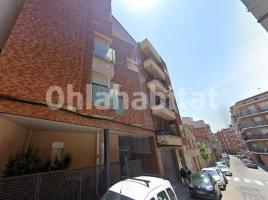 Flat, 131 m², near bus and train, almost new