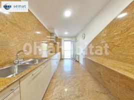 Flat, 140 m², near bus and train