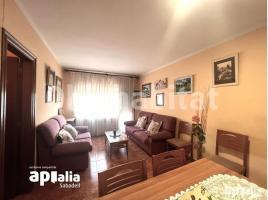 Piso, 77 m², cerca de bus y tren, CENTRO