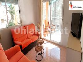 Alquiler apartamento, 89 m², cerca de bus y tren, seminuevo