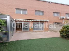 Casa (unifamiliar adossada), 211 m², prop de bus i tren, seminou