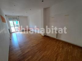 Pis, 63 m², prop de bus i tren, Centre