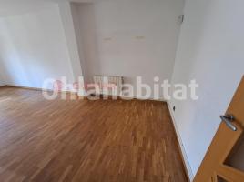 Pis, 63 m², prop de bus i tren, Centre