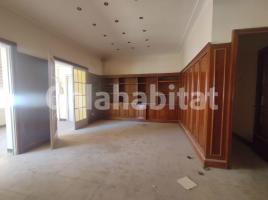 Piso, 250 m², cerca de bus y tren