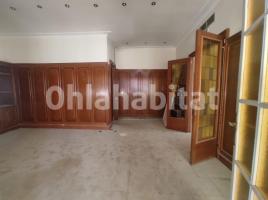 Piso, 250 m², cerca de bus y tren