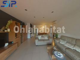 Flat, 110 m², near bus and train, almost new, La Girada