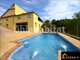 Casa (chalet / torre), 501 m², cerca de bus y tren