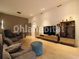 For rent flat, 134 m², near bus and train