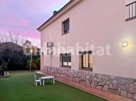 Houses (terraced house), 239 m², almost new, Zona