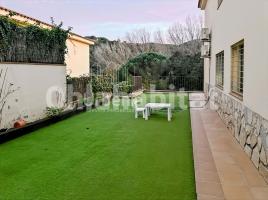 Houses (terraced house), 239 m², almost new, Zona