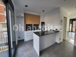 Casa (unifamiliar adossada), 214 m², prop de bus i tren, seminou