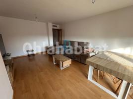 Pis, 110 m², prop de bus i tren, Calle Catalunya