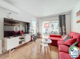 Casa (unifamiliar adosada), 210 m², seminuevo, Calle del Puigmal