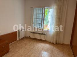 Casa (chalet / torre), 346 m², cerca de bus y tren, seminuevo, Calle Farigola