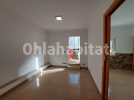 Attic, 38 m², close to bus and metro