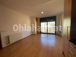 Flat, 43 m², near bus and train, almost new, Ponent