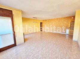 Piso, 131.80 m², cerca de bus y tren