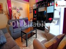 Apartamento, 74 m², cerca de bus y tren, seminuevo