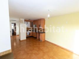 Flat, 76 m², near bus and train