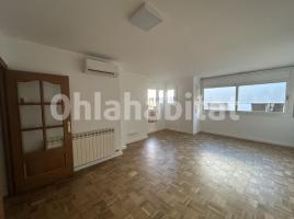 Alquiler piso, 105 m², cerca de bus y tren, Calle de Picañol