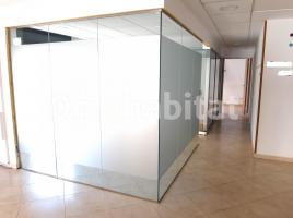 Lloguer local comercial, 196 m², prop de bus i tren, seminou