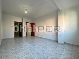 Apartament, 60 m², prop de bus i tren, Calle URGELL