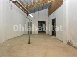 Local comercial, 119 m², cerca de bus y tren