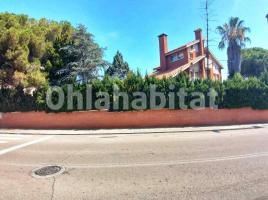 Houses (villa / tower), 250 m², near bus and train, Avenida Diagonal